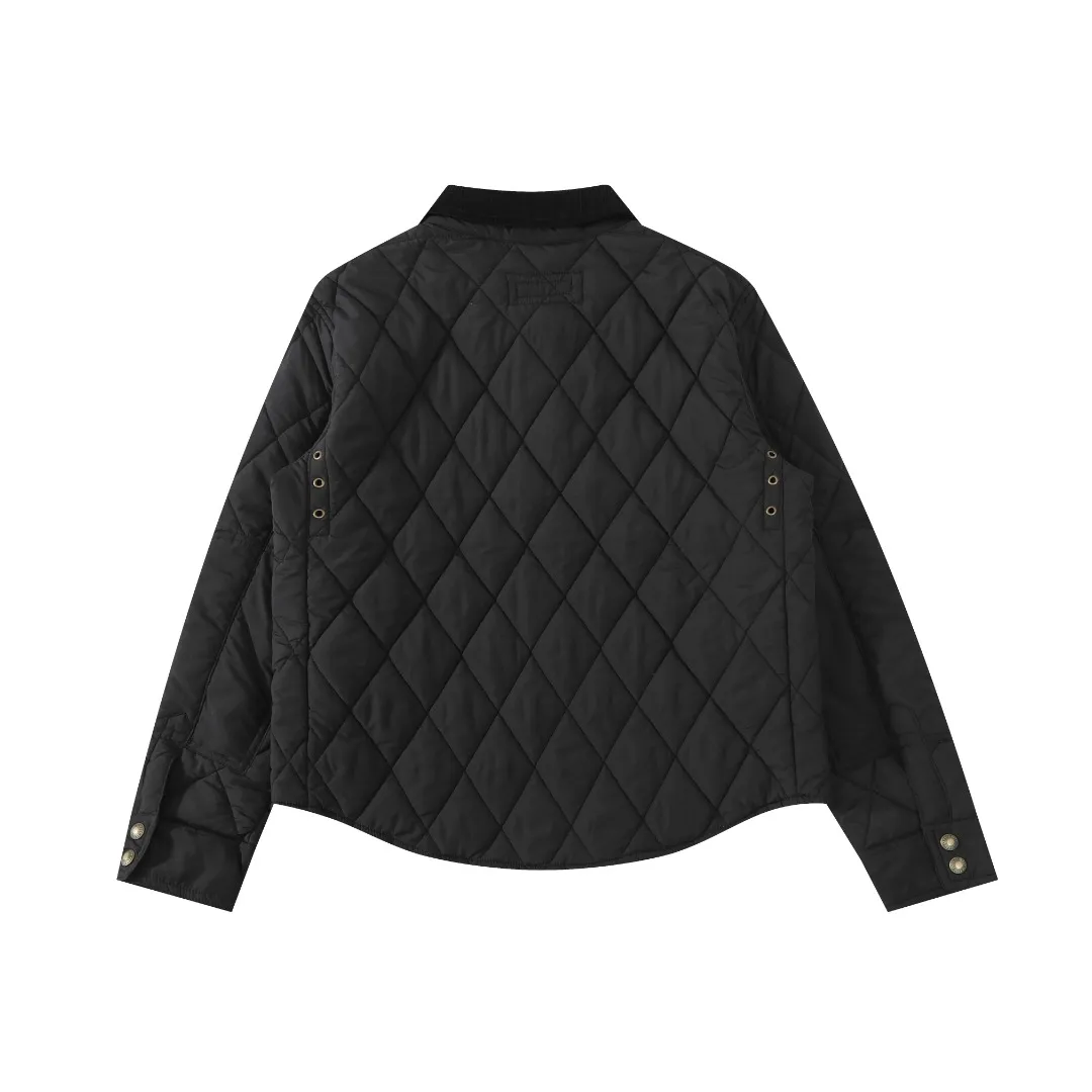 P370 #59 Ralph Lauren classic rhombus quilted cotton jacket for men and women. Inspired by retro workwear, it blends with contemporary British style. The imported machine-pressed rhombus quilting is accurately aligned, and the three-dimensional H-shaped tailoring is neat and slim. It is not bulky when layered in autumn and winter, and still maintains a light style.  Texture is reflected in the details: customized metal buckles, corduroy lapels, breathable eyelets under the arms, and slits on the hem, all replicating the brand's high-end genes. All excipients are standardized!  Five colors to choose from: black/khaki/brown/green/navy blue, easy to switch between commuting, leisure, and travel occasions. Function and appearance coexist: 37.5°C temperature control black technology, breathable and moisture-proof, anti-slip cotton patented fabric, temperature-locking, soft and waxy, durable and stylish. A retro warm-keeping item that can handle low temperatures calmly. The details are all made of craftsmanship, and the style has no limits. It has a classy look that will turn heads.  Color: Khaki Black Navy Green Brown Size: S M L